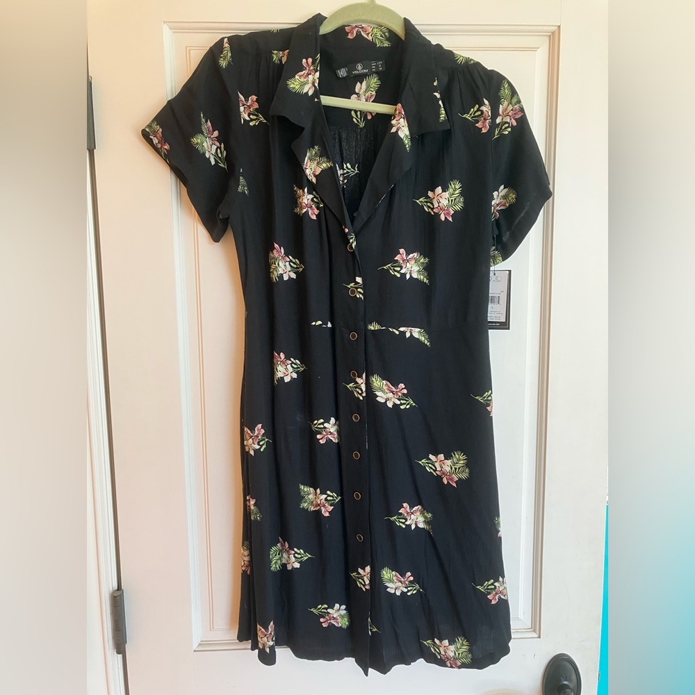 Brand New Volcom Dress size L